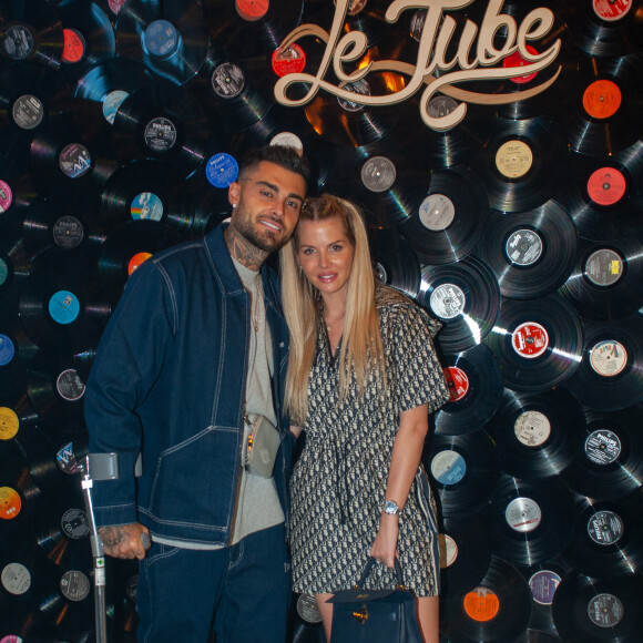 Exclusif - Thibault Garcia et sa femme Jessica Thivenin lors de la soirée " Come Chill with Booba " au bar Le Tube à Dubaï le 21 octobre 2021. © Nicolas Briquet / Bestimage 