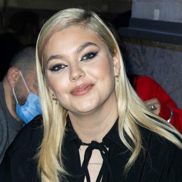 Louane Emera au front row du défilé Ami automne-hiver 2022/2023 dans le cadre de la Fashion Week de Paris, France, le 19 janvier 2022. Olivier Borde/bestimage 