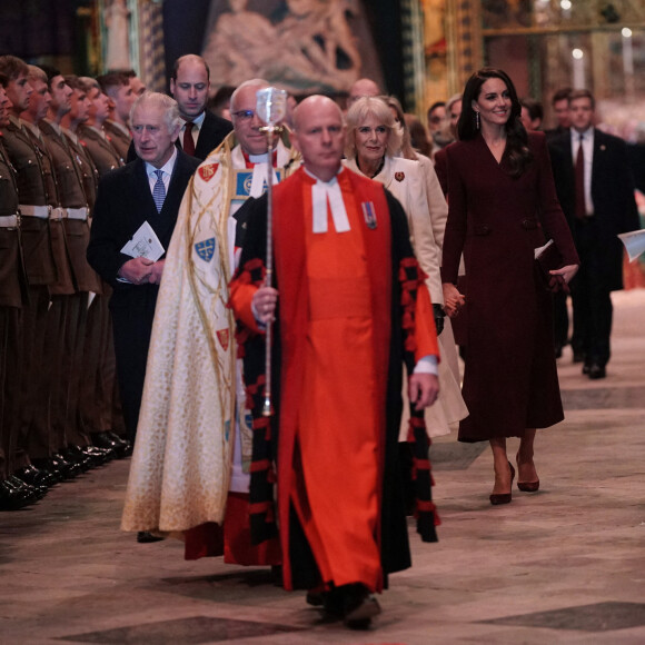 Le roi Charles III d'Angleterre, Camilla Parker Bowles, reine consort d'Angleterre, Catherine (Kate) Middleton, princesse de Galles - La famille royale d'Angleterre assiste à une messe de Noel à l'abbaye de Westminster à Londres le 15 décembre 2022. 