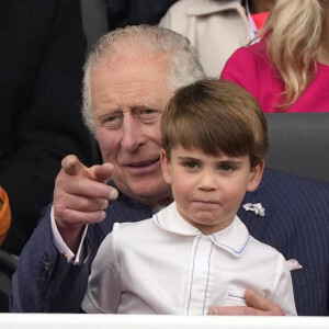 Le prince Charles et le prince Louis - La famille royale d'Angleterre lors de la parade devant le palais de Buckingham, à l'occasion du jubilé de la reine d'Angleterre. Le 5 juin 2022 