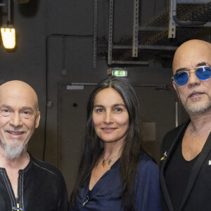 Exclusif - Florent Pagny et sa femme Azucena, Pascal Obispo - Backstage de l'émission spéciale "Unis pour l'Ukraine" à la Maison de la Radio et de la Musique à Paris le 8 mars 2022. © Cyril Moreau / Jack Tribeca / Bestimage