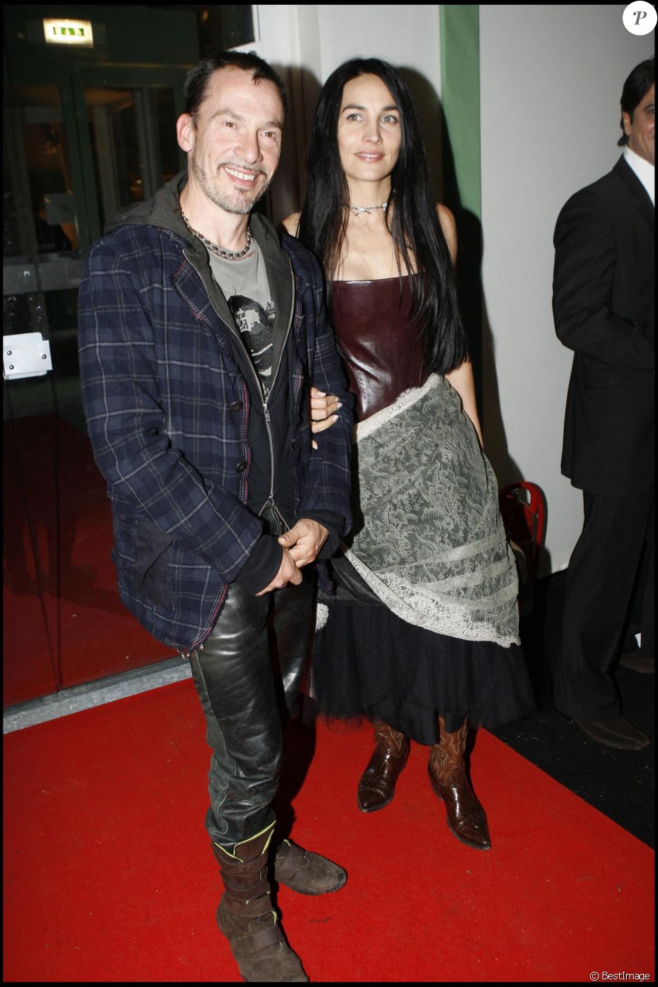 Florent Pagny et sa femme Azucena - Festival automobile international au  Grand Palais et élection de la plus belle voiture de l'année. - Purepeople