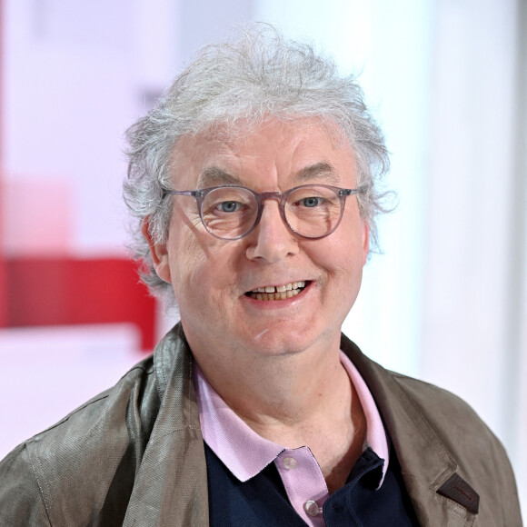 Exclusif - Dominique Besnehard - Enregistrement de l'émission "Vivement Dimanche" présentée par M.Drucker et diffusée le 1er mai sur France 2. Le 16 avril 2022 © Guillaume Gaffiot / Bestimage 