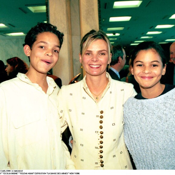 Joakim et Yéléna Noah avec leur mère Cécilia Rodhe.