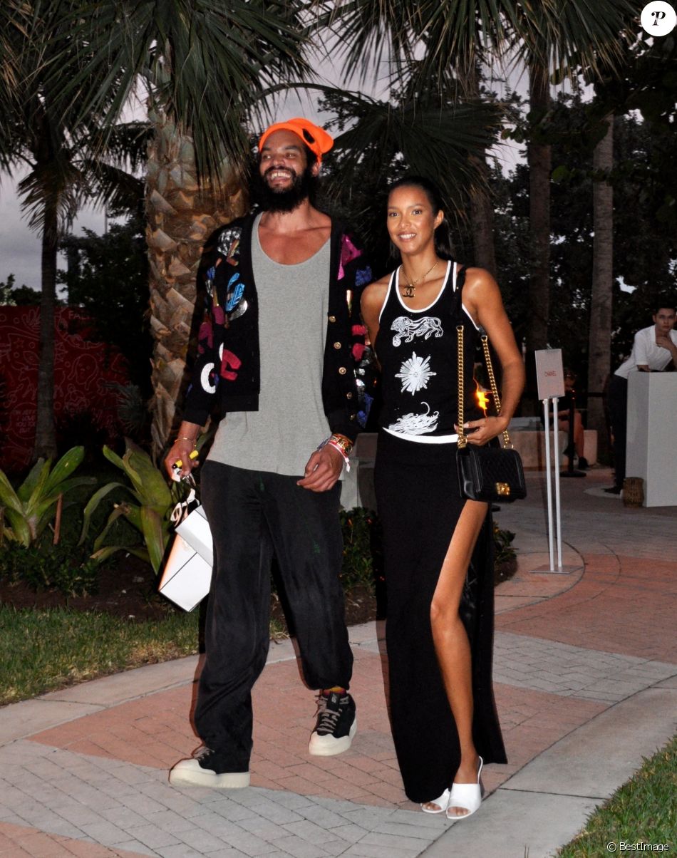 Exclusif - Joakim Noah et sa femme Lais Ribeiro quittent la soirée