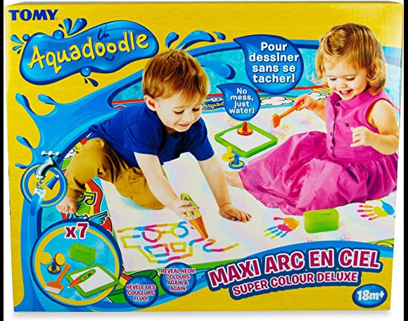 Dessiner sans se tâcher, c'est possible avec ce maxi tapis fluo AquaDoodle de Tomy