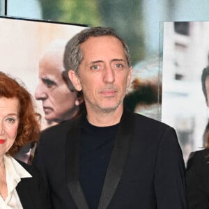 Régine Elmaleh, Gad Elmaleh, Judith Elmaleh et David Elmaleh à la première du film "Reste Un Peu" au cinéma UGC Ciné Cité Les Halles à Paris, le 15 novembre 2022. © Guirec Coadic/Bestimage 