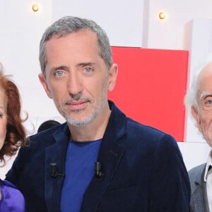 Exclusif - Gad Elmaleh entouré par ses parents Regine et David Elmaleh - Enregistrement de l'émission "Vivement dimanche" au studio Gabriel, présentée par M.Drucker, diffusée le 13 novembre 2022. © Guillaume Gaffiot / Bestimage 