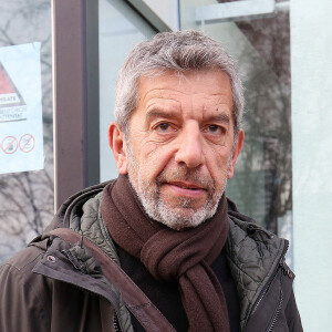 Exclusif - Michel Cymes quitte les studios de Radio France à Paris le 3 janvier 2023. 