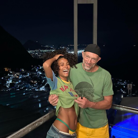 Vincent Cassel et Tina Kunakey au Brésil.