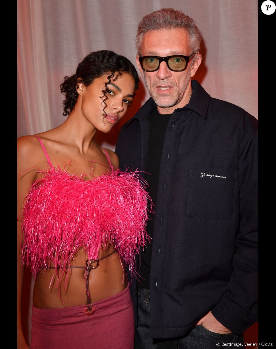 Vincent Cassel et sa femme Tina Kunakey - Photocall en front row du défilé "Le Raphia" de la maison Jacquemus au Bourget. © Veeren / Clovis / Bestimage