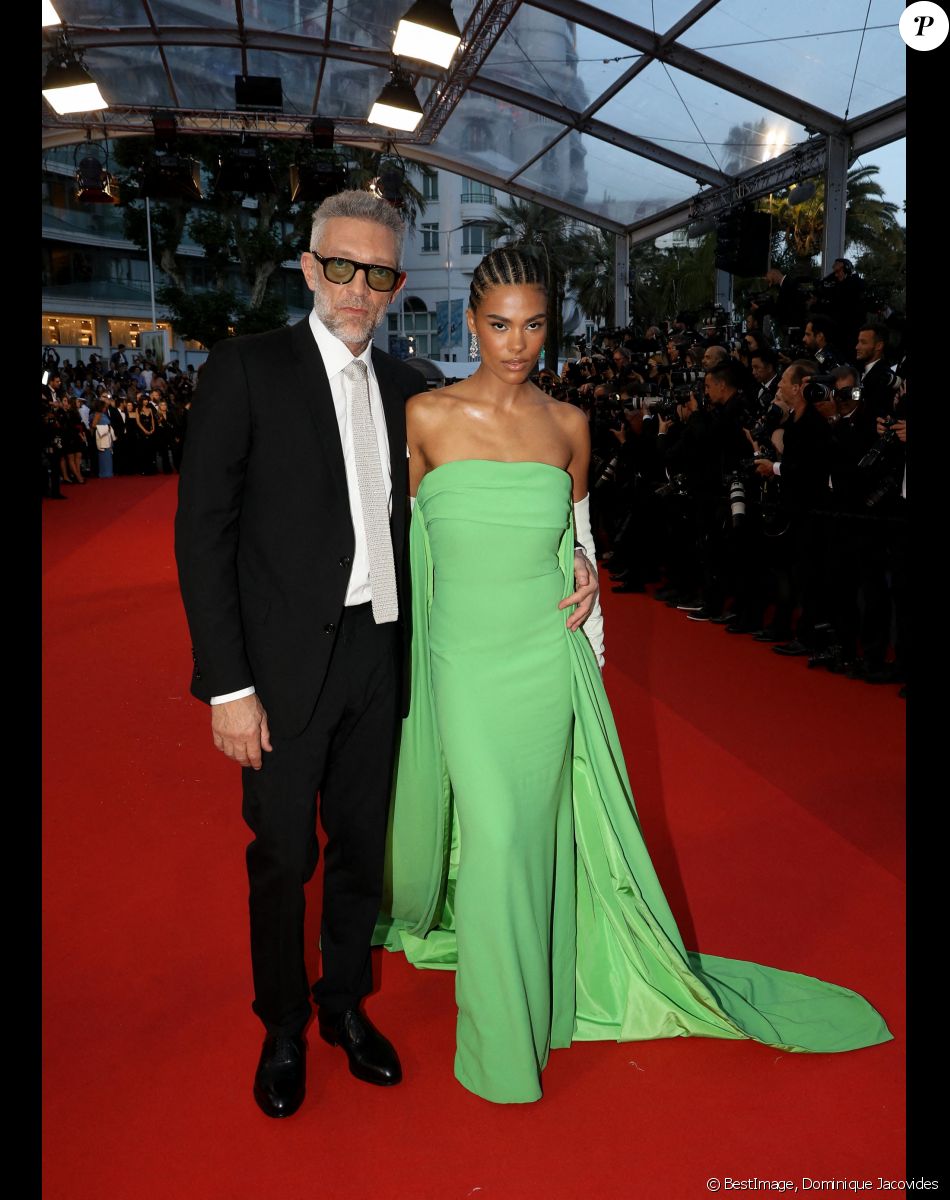 Tina Kunakey et son mari Vincent Cassel - Montée des marches du film " Les crimes du futur " lors du 75ème Festival International du Film de Cannes. Le 23 mai 2022 © Dominique Jacovides / Bestimage