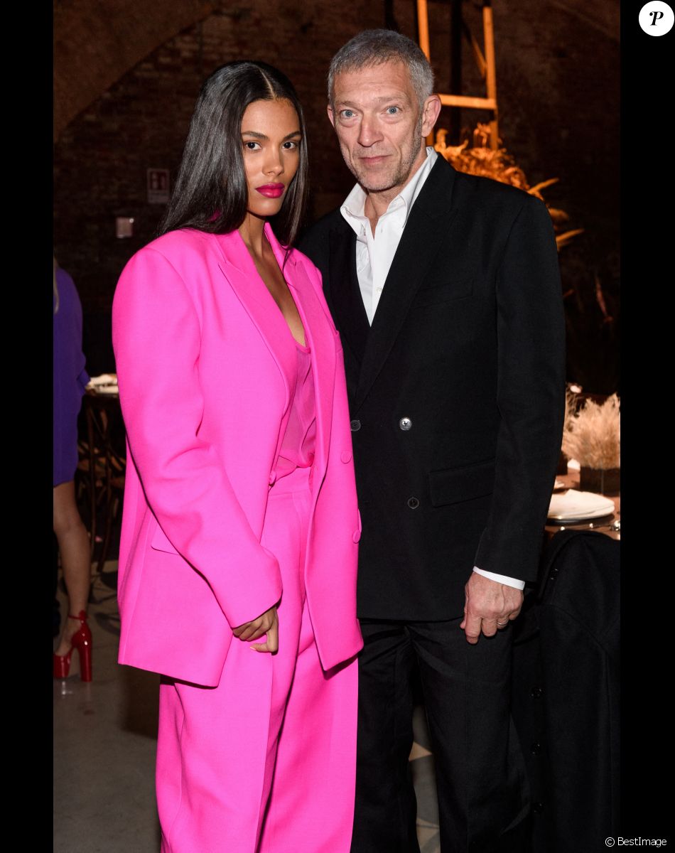 Tina Kunakey et son mari Vincent Cassel - Les célébrités au dîner "Valentino" lors de la 59ème Biennale de Venise, le 22 avril 2022.