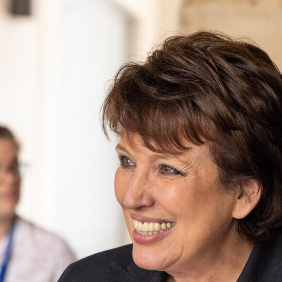 Roselyne Bachelot, ministre de la Culture visite l'installation du concert Monumental Tour de Michael Canitrot au Palais Royal à Paris, France, le 12 mai 2022. © Jeremy Melloul/Bestimage