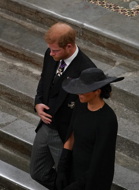 Le prince Harry, duc de Sussex et Meghan Markle, duchesse de Sussex - Service funéraire à l'Abbaye de Westminster pour les funérailles d'Etat de la reine Elizabeth II d'Angleterre. Le sermon est délivré par l'archevêque de Canterbury Justin Welby (chef spirituel de l'Eglise anglicane) au côté du doyen de Westminster David Hoyle. Londres, le 19 septembre 2022. © Gareth Fuller / Bestimage 