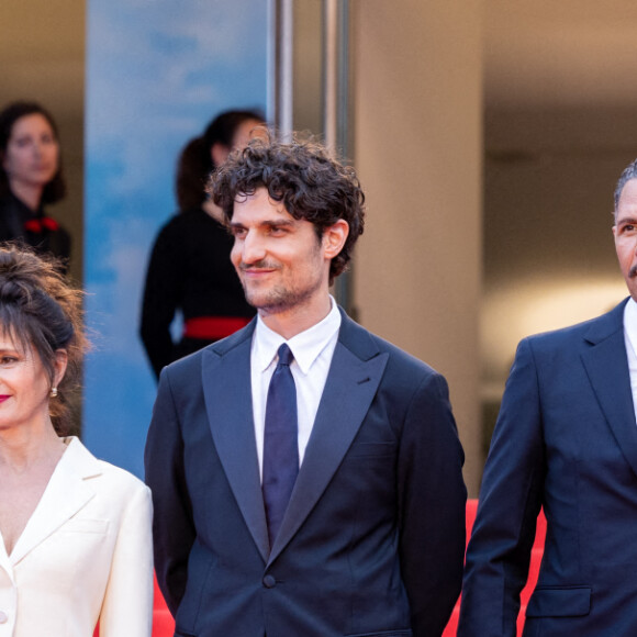 Anne-Dominique Toussaint, Anouk Grinberg, Louis Garrel, Roschdy Zem, Noémie Merlant, Jean-Claude Pautot - Montée des marches du film "L'Innocent" lors du 75e Festival de Cannes. Le 24 mai 2022. © Giancarlo Gorassini / Bestimage