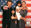 Johnny et Laeticia Hallyday avec leurs filles Jade et Joy.