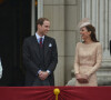 Elizabeth II, le prince William, Kate Middleton et le prince Harry au balcon de Buckingham Palace, le 5 juin 2012 à Londres