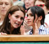 Catherine (Kate) Middleton, duchesse de Cambridge et Meghan Markle, duchesse de Sussex assistent au match de tennis Nadal contre Djokovic lors du tournoi de Wimbledon "The Championships"