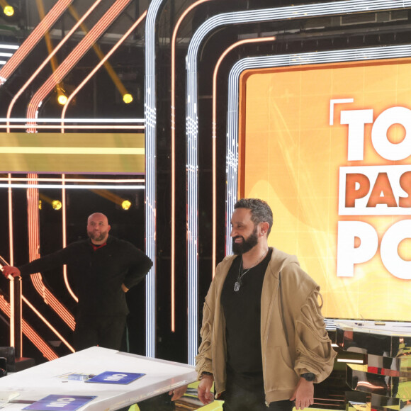 Exclusif - Cyril Hanouna - Sur le plateau de l'émission TPMP (Touche Pas à Mon Poste) présentée en direct par C.Hanouna et diffusée sur C8 - Paris le 03/01/2023 - © Jack Tribeca / Bestimage 