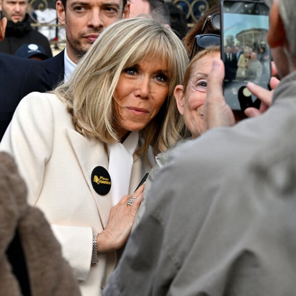 La Première dame française, Brigitte Macron (présidente de la Fondation Hôpitaux de Paris-Hôpitaux de France) - Lancement de l'édition 2023 de l'opération de collecte de fonds "Pièces Jaunes", destinée à améliorer la vie des enfants hospitalisés, au Jardin Albert 1er, à Nice, France, le 11 janvier 2023. © Bruno Bebert/Bestimage