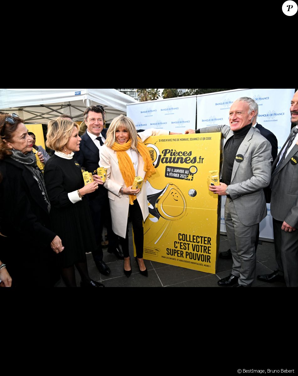 Le maire de Nice, Christian Estrosi et sa femme Laura Tenoudji, la Première dame française, Brigitte Macron (présidente de la Fondation Hôpitaux de Paris-Hôpitaux de France) et le sélectionneur de l'équipe de France de football, Didier Deschamps (parrain de l'opération Pièces Jaunes) - Lancement de l'édition 2023 de l'opération de collecte de fonds "Pièces Jaunes", destinée à améliorer la vie des enfants hospitalisés, au Jardin Albert 1er, à Nice, France, le 11 janvier 2023. © Bruno Bebert/Bestimage