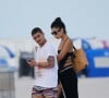 Marco Verratti et sa femme Jessica Aidi se prélassent sur la plage de Miami, le 30 novembre 2022.