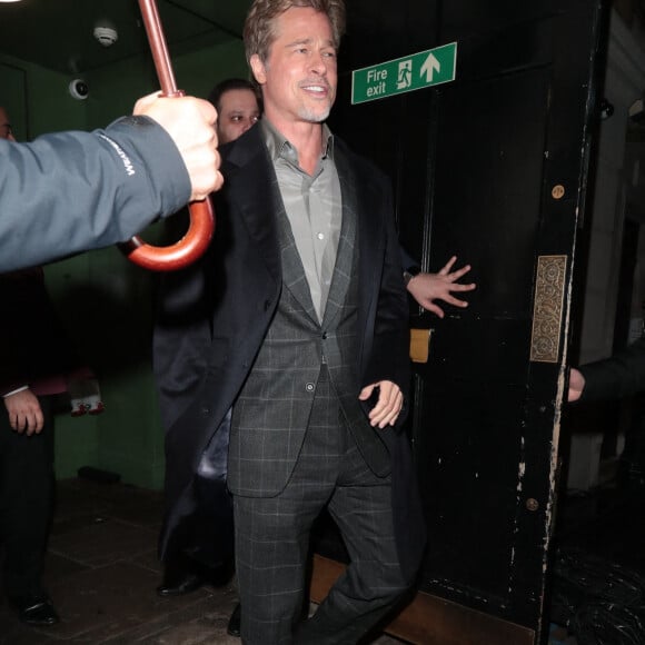 Brad Pitt se rend à l'after-party de la première du film "Babylon" à Londres le 12 janvier 2023.