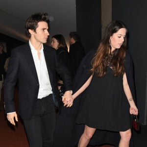 Anouchka Delon (enceinte) et son compagnon Julien Dereims - Avant-première du film "Toute ressemblance..." au cinéma UGC Ciné Cité Les Halles à Paris, le 25 novembre 2019. © Coadic Guirec/Bestimage 