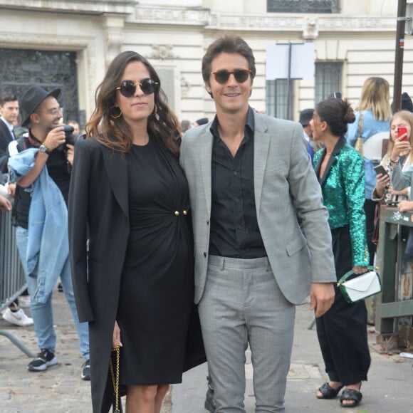 Anouchka Delon enceinte et son compagnon Julien Dereims - Arrivées au défilé Elie Saab "Collection Prêt-à-Porter Printemps/Eté 2020" lors de la Fashion Week de Paris (PFW), le 28 septembre 2019. © Veerren Ramsamy - Christophe Clovis / Bestimage 