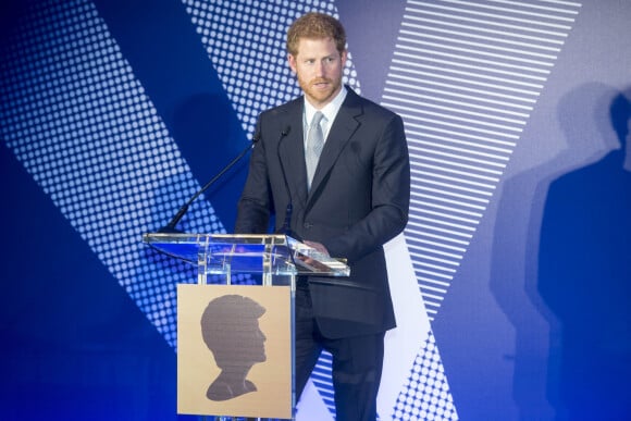 Le prince William, duc de Cambridge et le prince Harry lors de la remise des prix du "The Diana award" à Londres le 18 mai 2017 