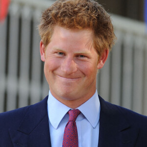 Archives : Le prince Harry à une garden party @Credit: Stewart/GoffPhotos.com