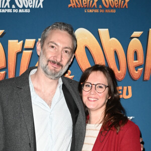 Exclusif - Vincent Desagnat et sa compagne Mathilde - Soirée de la première du film Astérix et Obélix "L'Empire du Milieu" au Club Haussmann à Paris le 15 janvier 2023. © Coadic Guirec/Bestimage 