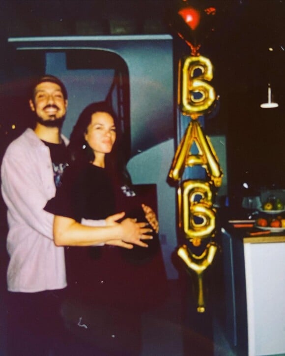 Carlito et sa femme, Erika Fleury lors de la baby shower via Instagram