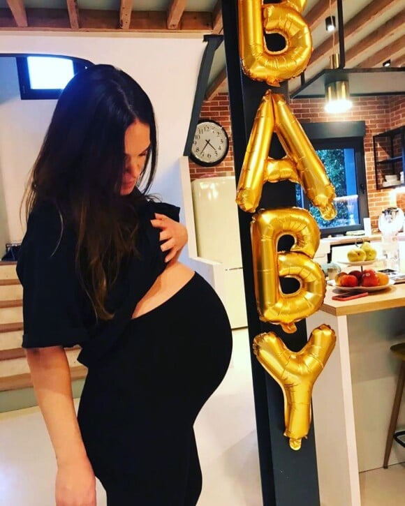 Erika Fleury lors de sa baby shower via son Instagram le 10 janvier 2023.