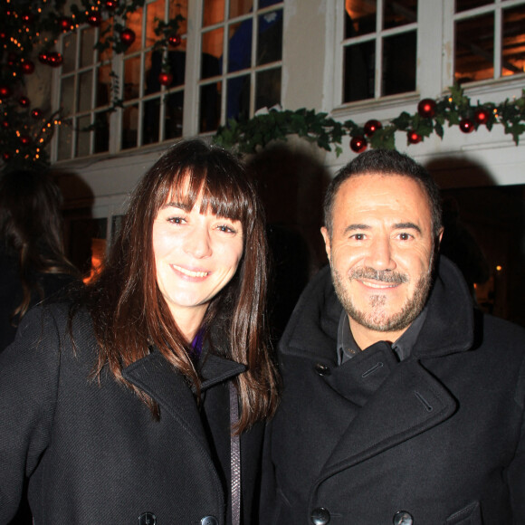 Exclusif - José Garcia et sa nouvelle compagne Camille - José Garcia sort d'un restaurant italien après la première du film "Le Torrent" à Paris le 24 novembre 2022. © Philippe Baldini / Bestimage