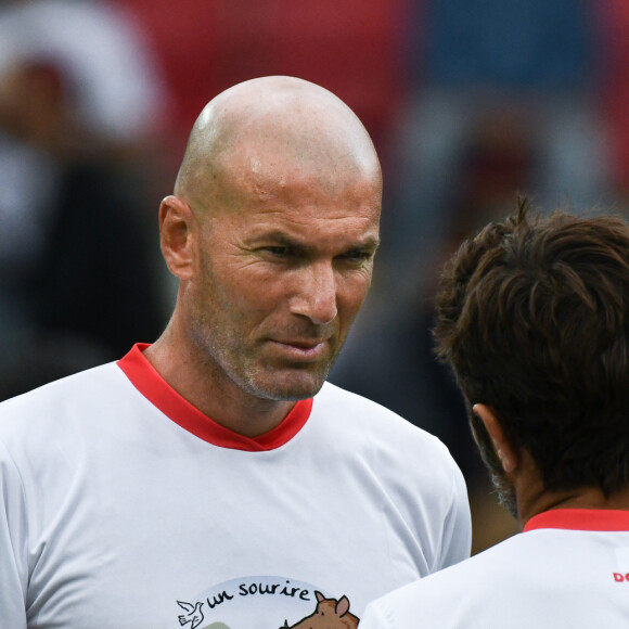 Zinédine Zidane et Bixente Lizarazu - Les champions du monde de 98 ont défié les rugbymen du Stade toulousain lors d'une rencontre caritative pour l'association de Pascal Olmeta "Un sourire, un espoir pour la vie" sur la pelouse du stade Ernest Wallon à Toulouse, France, le 10 juillet 2017. © Agence/Bestimage