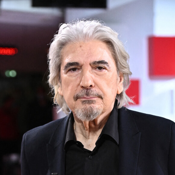 Exclusif - Serge Lama - Enregistrement de l'émission "Vivement Dimanche" présentée par M.Drucker et diffusée le 31 octobre sur France 2. Le 27 octobre 2021 © Guillaume Gaffiot / Bestimage