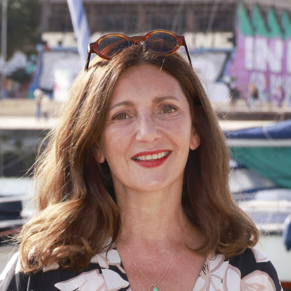 Valérie Karsenti au photocall de "Lycée Toulouse-Lautrec" lors de la 24ème édition du Festival de la Fiction TV de la Rochelle, le 15 septembre 2022. © Christophe Aubert via Bestimage 