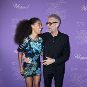 Tina Kunakey et son mari Vincent Cassel - Photocall du dîner du 75ème Festival International du Film de Cannes. Le 24 mai 2022 © Olivier Borde / Bestimage 