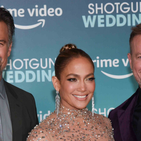 Josh Duhamel, Jennifer Lopez et Jason Moore à la première du film "Shotgun Wedding" à Los Angeles, le 18 janvier 2023. 
