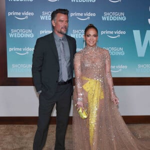 Josh Duhamel et Jennifer Lopez à la première du film "Shotgun Wedding" à Los Angeles, le 18 janvier 2023. 