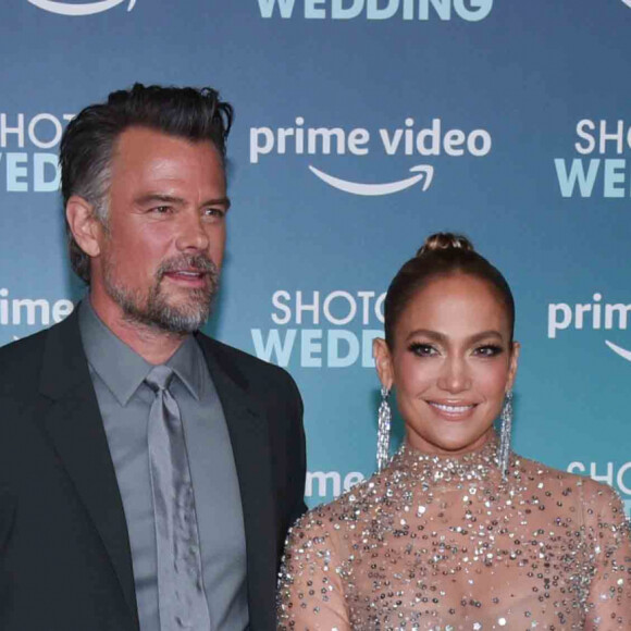 Josh Duhamel et Jennifer Lopez à la première du film "Shotgun Wedding" à Los Angeles, le 18 janvier 2023. 