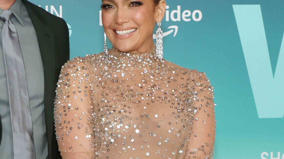 Jennifer Lopez : Mariée renversante en robe transparente, Ben Aflleck en retrait pour la laisser briller