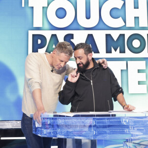 Exclusif - Matthieu Delormeau, Cyril Hanouna sur le plateau de l'émission TPMP (Touche Pas à Mon Poste) présentée en direct par C.Hanouna et diffusée sur C8 - Paris le 9 janvier 2023 - © Jack Tribeca / Bestimage 