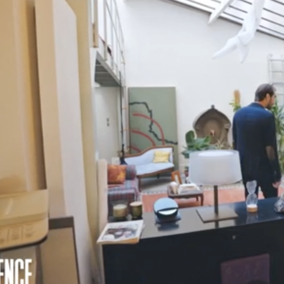 Violaine Sanson, la grande soeur de Véronique Sanson, dévoile les images de son loft de luxe qu'elle souhaite vendre dans l'émission "L'Agence" - TMC