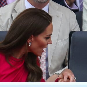 Le prince Louis de Cambridge et Catherine Kate Middleton, duchesse de Cambridge - La famille royale au balcon du palais de Buckingham lors de la parade de clôture de festivités du jubilé de la reine à Londres le 5 juin 2022. 