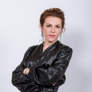 Exclusif - Anne-Elisabeth Blateau - Studio de l'enregistrement de l'émission "Le Grand Restaurant" à Paris, qui sera diffusée le 3 février 2021 sur M6 P.Palmade rouvre les portes de son Grand Restaurant pour une soirée exceptionnelle sur M6. Notre hôte aura fort à faire pour satisfaire tous ses clients tout en empêchant sa mère (M.Villalonga), sa concurrente (F.Foresti) et son mari cuisinier (J.Leduc) de transformer la soirée en désastre. Au fil des tables, on découvrira des saynètes parfois burlesques, parfois tendres, parfois décapantes, absurdes, transgressives... le tout avec un casting 5 étoiles jamais vu en télévision, mélangeant les genres et les générations. Jamais une fiction n'a réuni autant de talents à la télévision : plus de 30 grands comédiens entourent P.Palmade lors de la réouverture de son Grand Restaurant. © Jean-Philippe Baltel / Bestimage