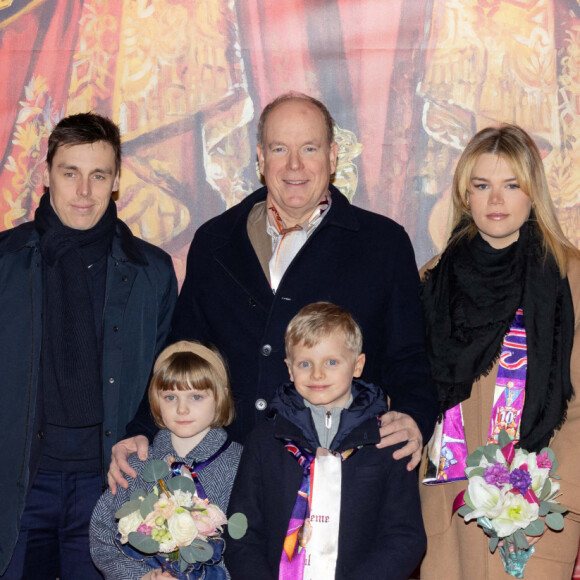 Le prince Albert II de Monaco, le prince Jacques de Monaco et la princesse Gabriella de Monaco, Louis Ducruet et Camille Gottlieb - 3ème jour du 45ème Festival International du Cirque de Monte Carlo sous le chapiteau Fontvieille à Monaco le 22 janvier 2023. © Olivier Huitel/pool/Bestimage 