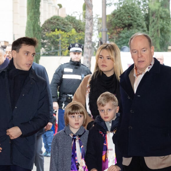 Le prince Albert II de Monaco, le prince Jacques de Monaco et la princesse Gabriella de Monaco, Louis Ducruet et Camille Gottlieb - 3ème jour du 45ème Festival International du Cirque de Monte Carlo sous le chapiteau Fontvieille à Monaco le 22 janvier 2023. © Olivier Huitel/pool/Bestimage 